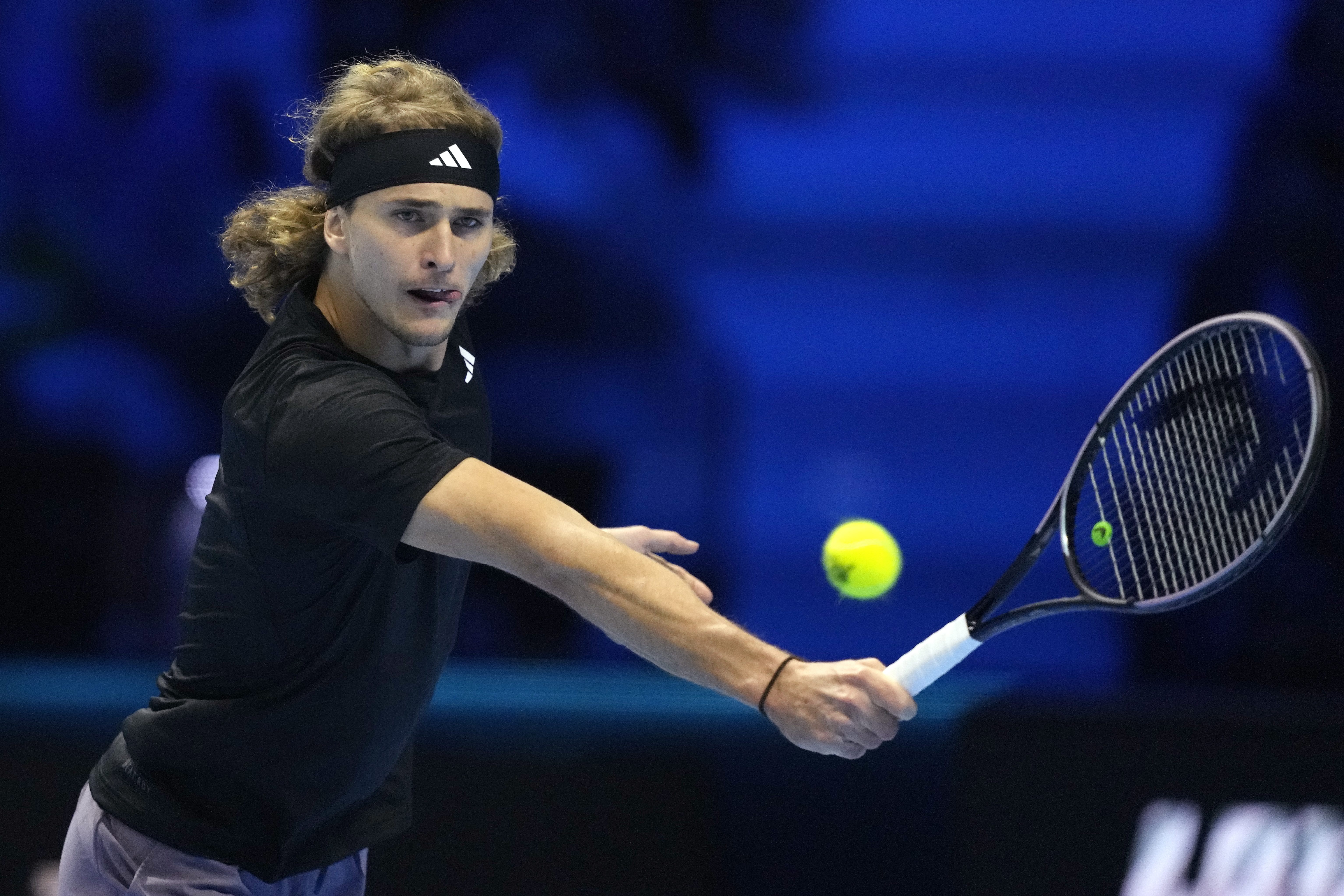 九游体育-德国网球队鏖战西班牙网球队，兹维列夫制霸全场